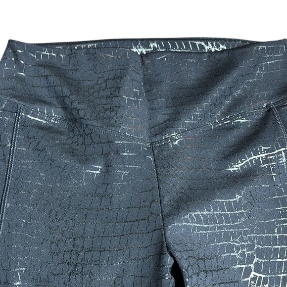 Victoria’s Secret PINK women’s medium black glossy shimmer snake print leggings - Picture 2 of 4